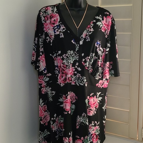 torrid Tops - Torrid Floral Babydoll V-Neck Short Sleeve Blouse